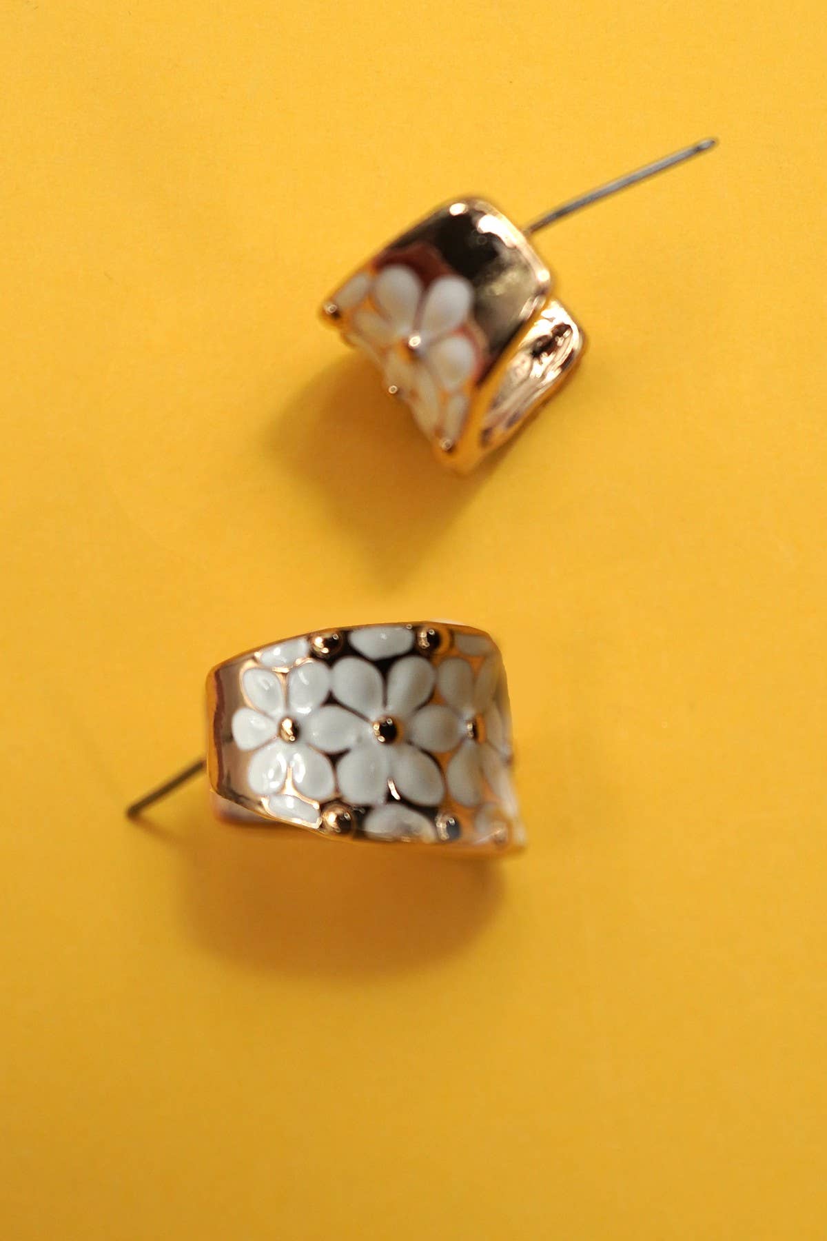 White Flower Hoop Earrings | Gold